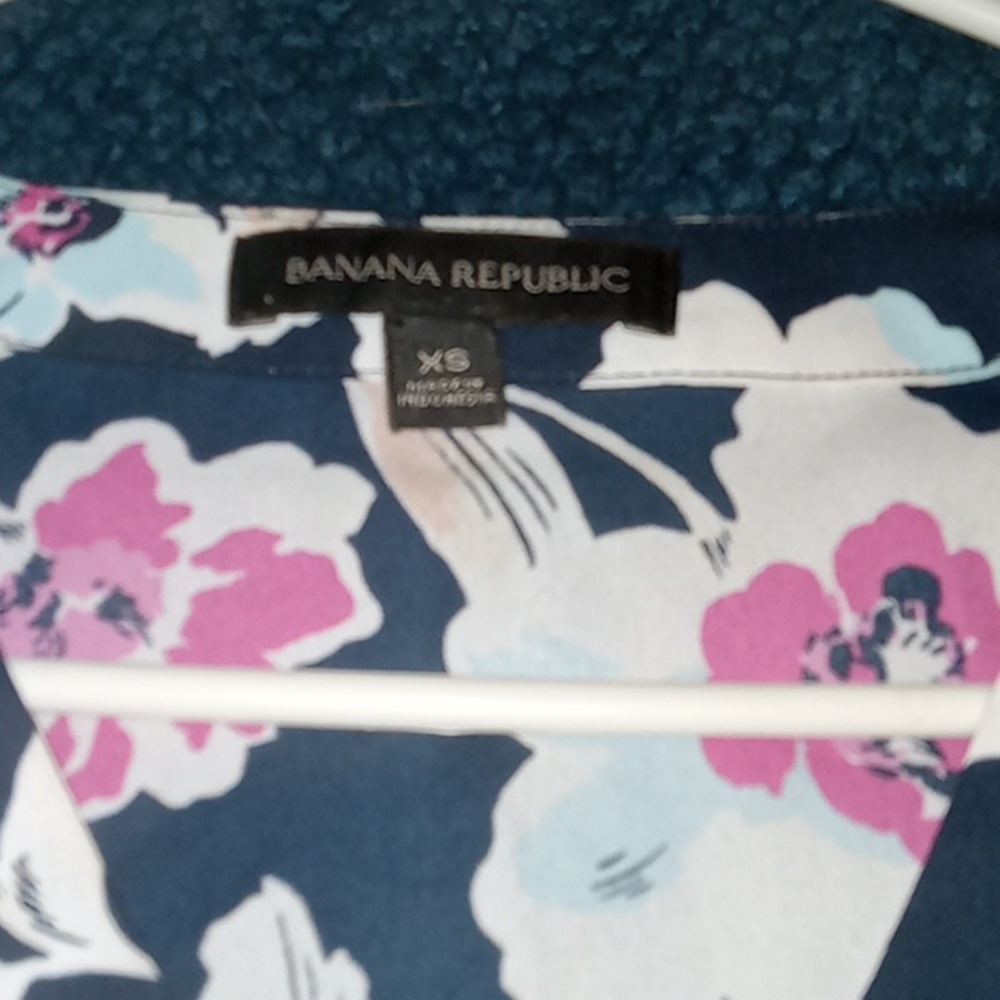 Banana Republic long-sleeved floral Blouse size xs navy white